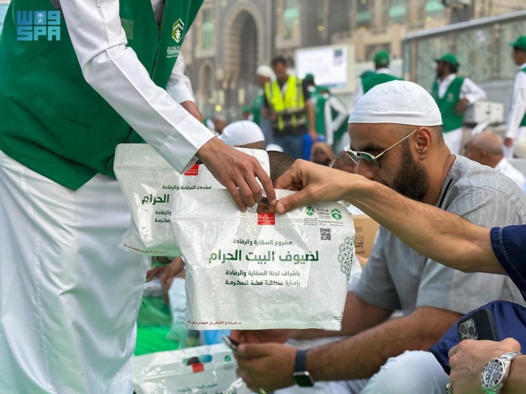 Arabia Saudita: Más de 200.000 comidas iftar distribuidas diariamente en la Gran Mezquita de La Meca