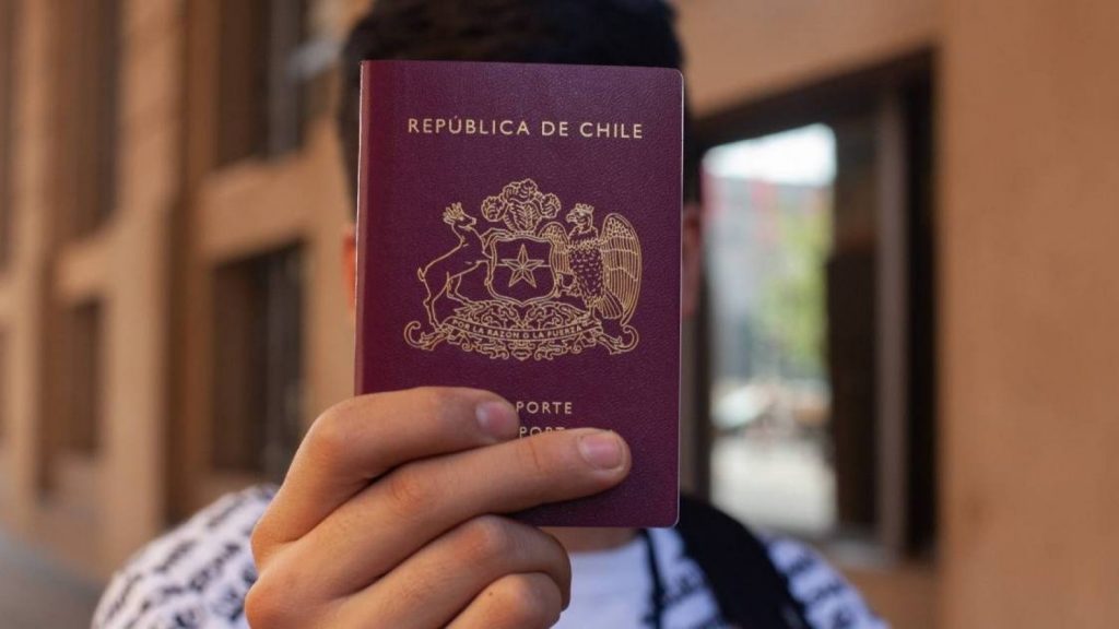 Chile entre los pasaportes más poderosos del mundo según Passport Index