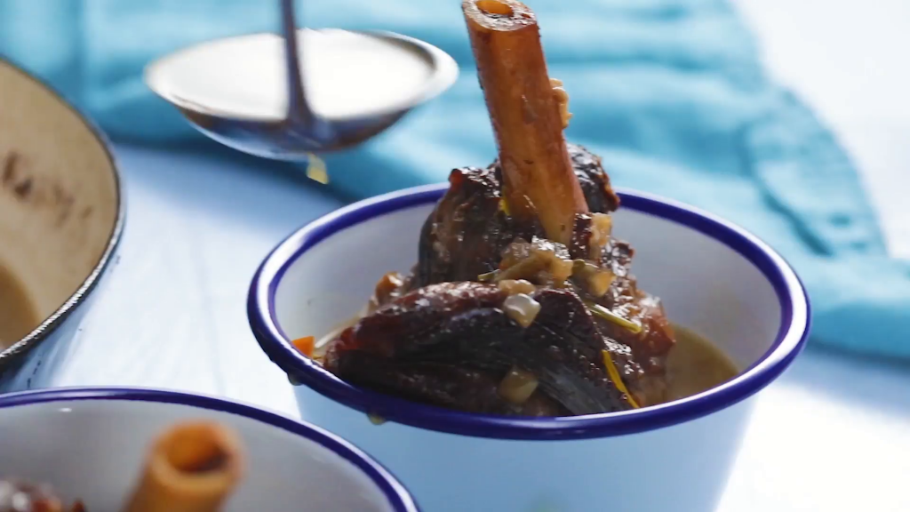 £ 1,4 millones para volver a poner el cordero en platos británicos.