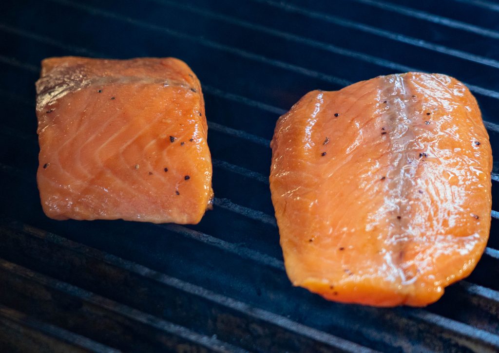 Analistas: Bloom de algas de Noruega elevará precio del salmón