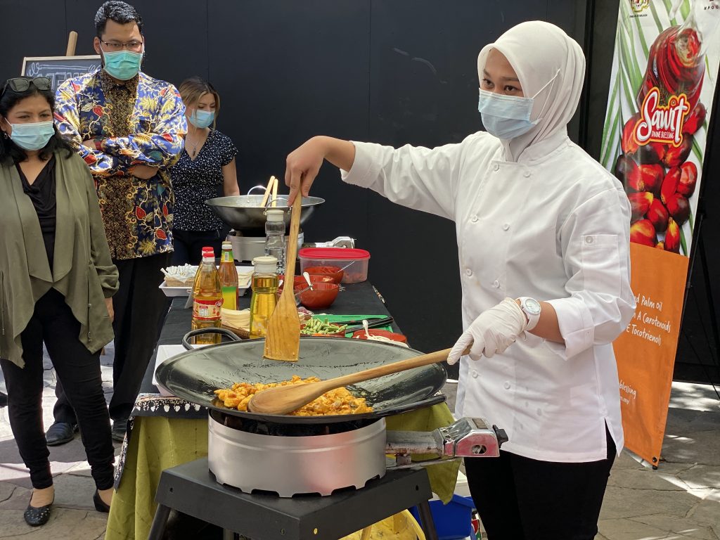 Degustación gastronómica en la Embajada de Malasia en Chile.